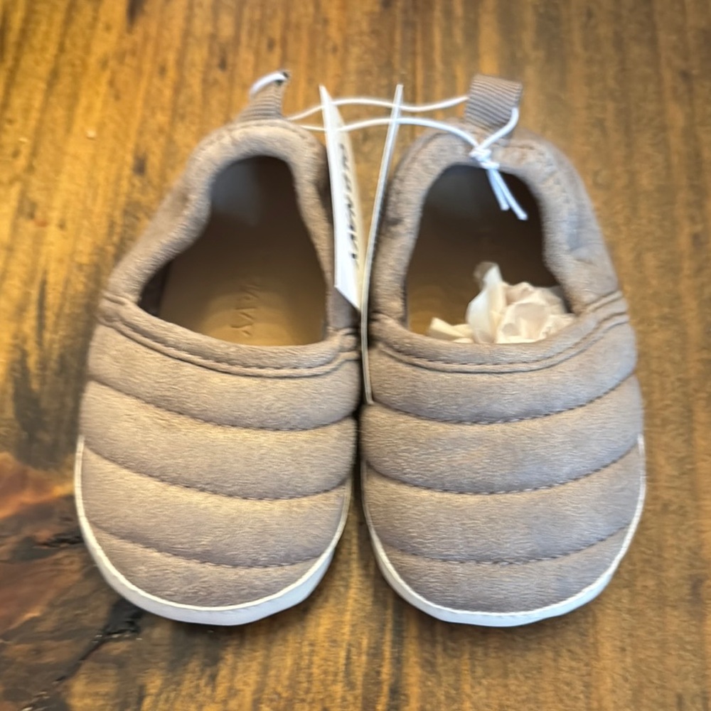 Old Navy Gray Cozy Quilted Slippers Slip-On